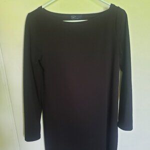 Black long-sleeved Gap dress